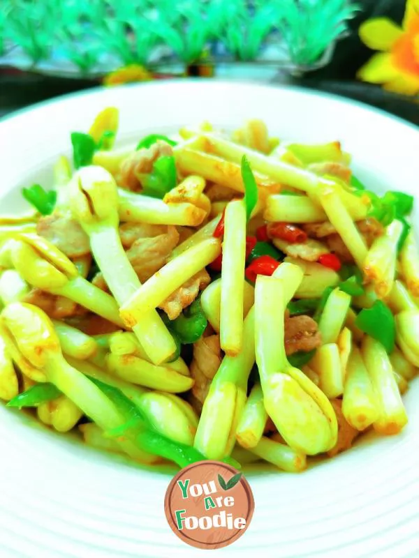 Fried meat with peanut sprouts