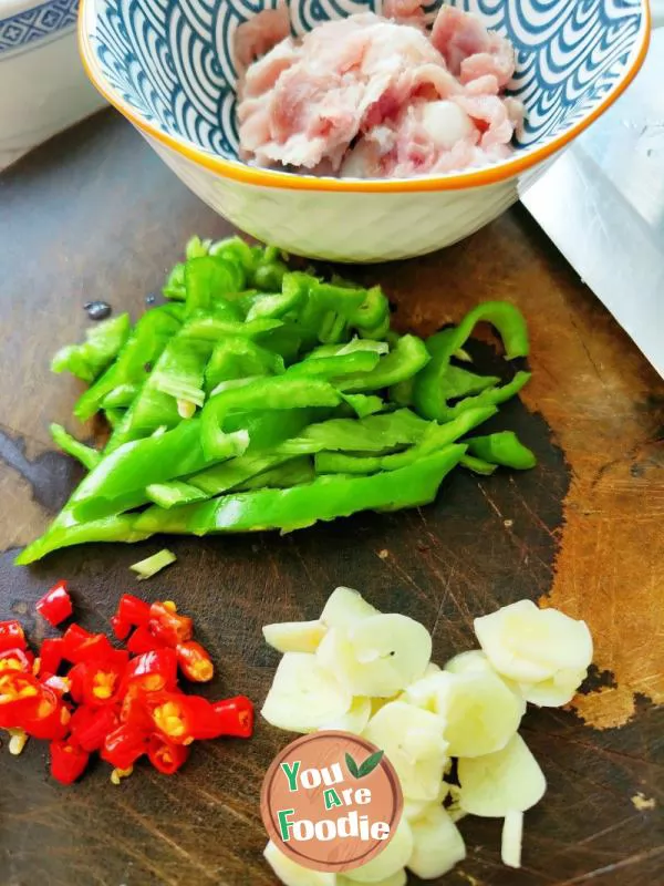 Fried meat with peanut sprouts