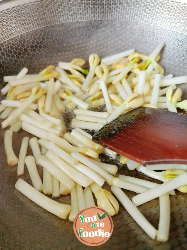 Fried meat with peanut sprouts