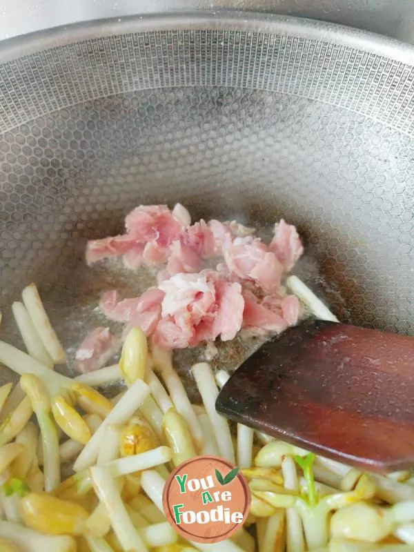 Fried meat with peanut sprouts