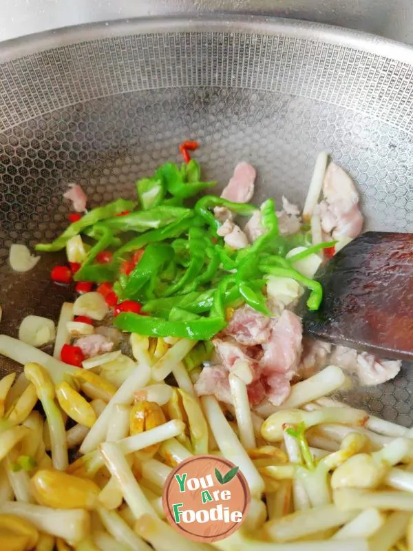 Fried meat with peanut sprouts