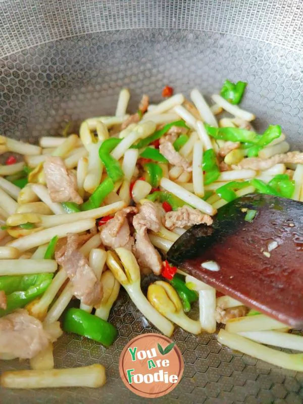 Fried meat with peanut sprouts