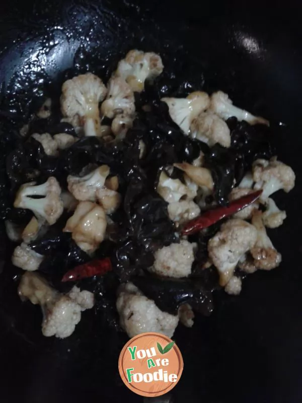 Stir fried agaric cauliflower