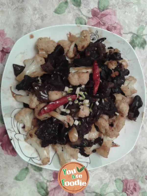 Stir fried agaric cauliflower