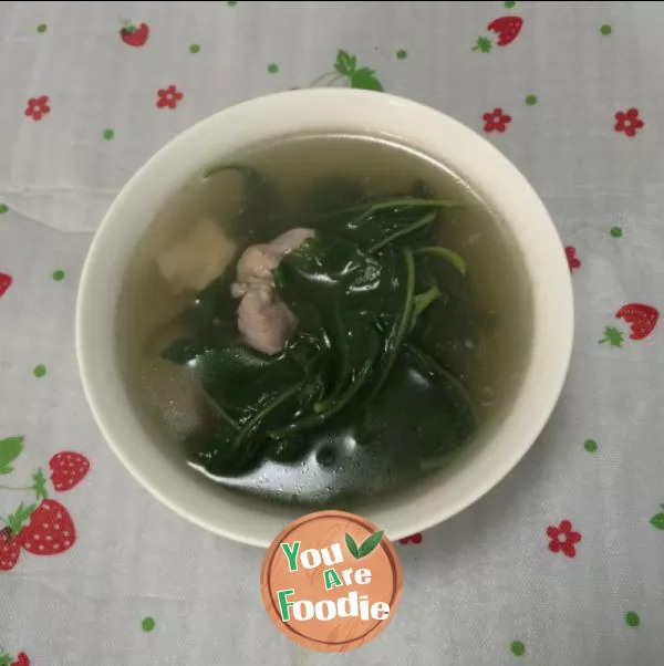 Chinese wolfberry leaf soup with lean meat