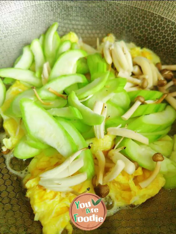 Egg towel gourd soup