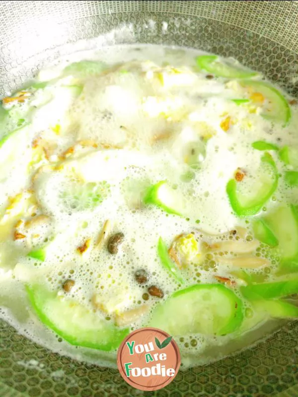 Egg towel gourd soup