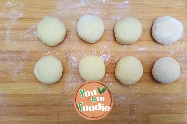 Steamed bun with corn flour and honey beans