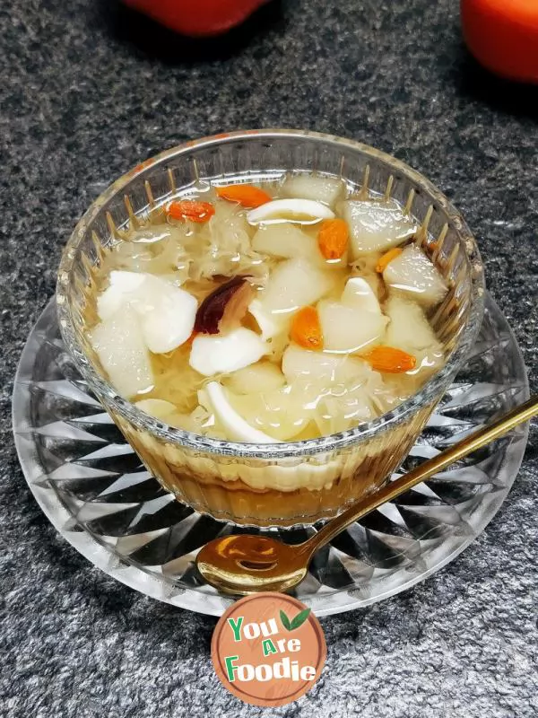 Snow Pear Soup with White Fungus and Lily