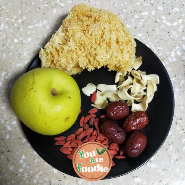 Snow Pear Soup with White Fungus and Lily