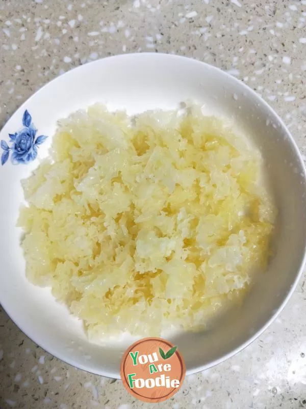 Snow Pear Soup with White Fungus and Lily