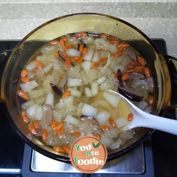 Snow Pear Soup with White Fungus and Lily