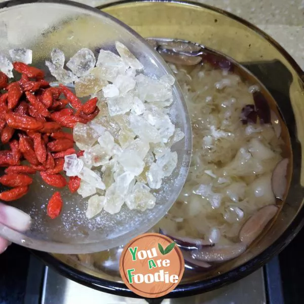 Snow Pear Soup with White Fungus and Lily