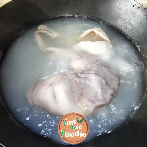 Chicken Soup with Pork Tripe and Lotus Seeds