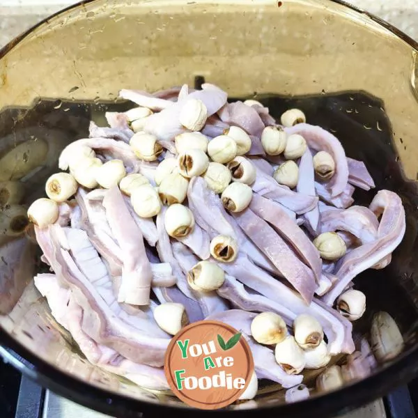 Chicken Soup with Pork Tripe and Lotus Seeds