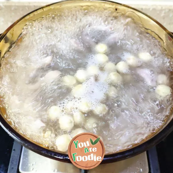 Chicken Soup with Pork Tripe and Lotus Seeds