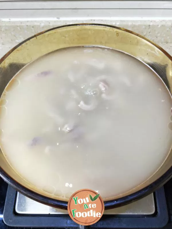 Chicken Soup with Pork Tripe and Lotus Seeds