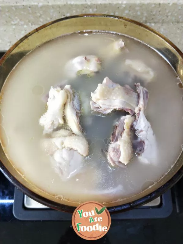 Chicken Soup with Pork Tripe and Lotus Seeds