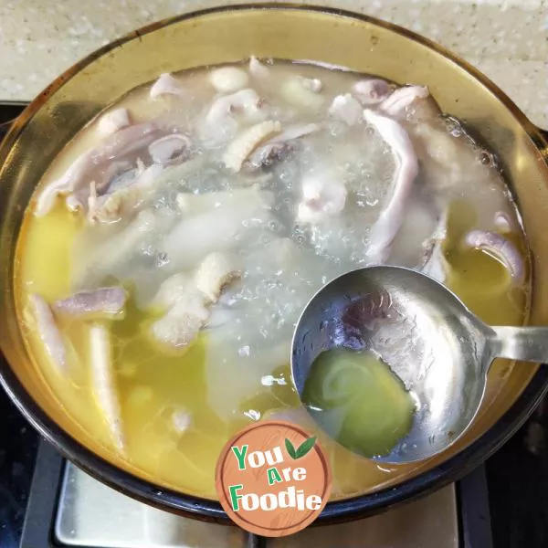 Chicken Soup with Pork Tripe and Lotus Seeds