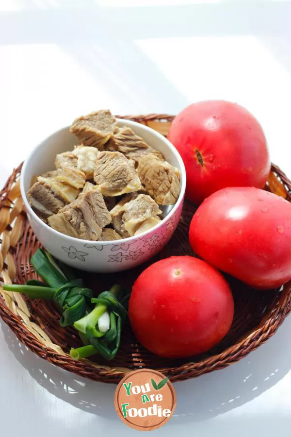 Tomato beef noodles