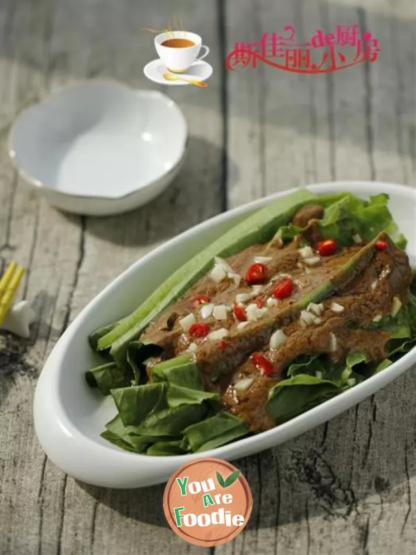 Lettuce with sesame sauce