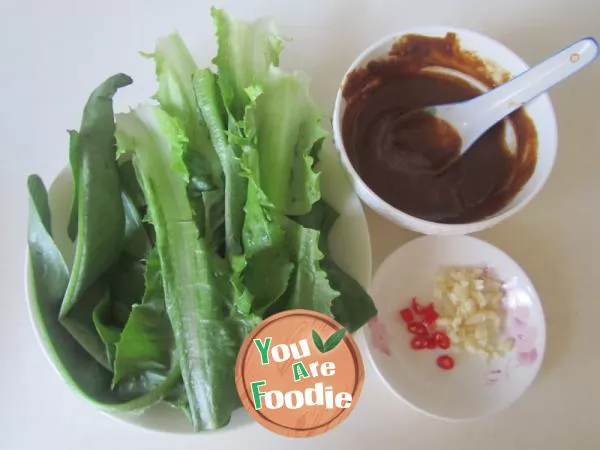 Lettuce with sesame sauce
