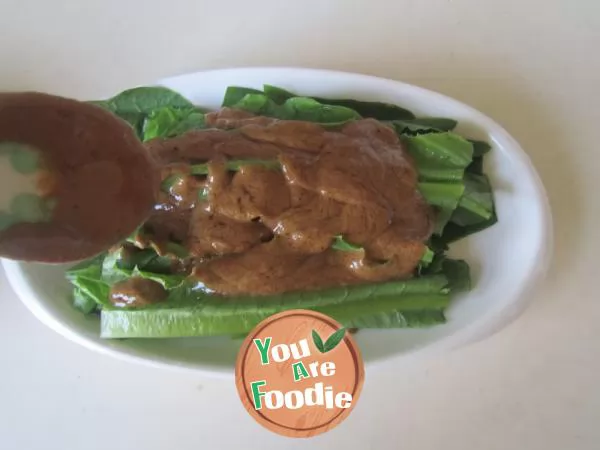Lettuce with sesame sauce