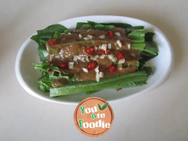 Lettuce with sesame sauce