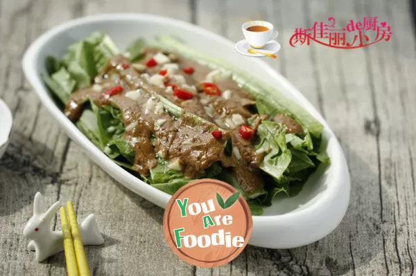 Lettuce with sesame sauce