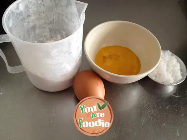 Egg yolk biscuit