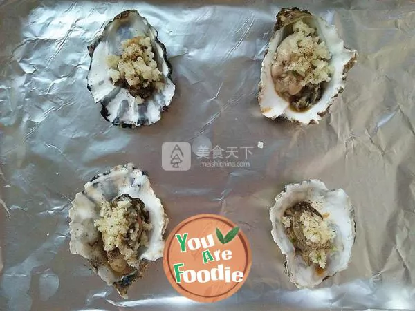 Grilled oysters with garlic (oven)