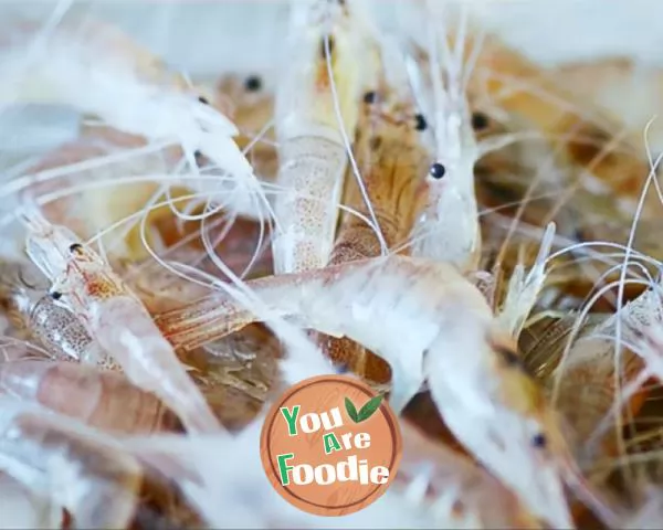 Thai steamed white shrimp that can be eaten even with shrimp shells