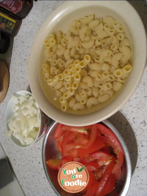 Macaroni with minced meat sauce