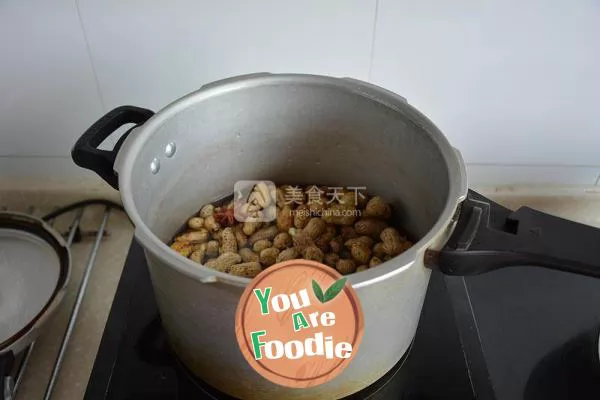 peanuts cooked with five-spice powder