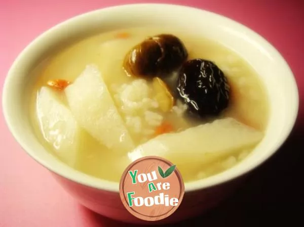 Invigorating the spleen and kidney -- Chinese yam and chestnut porridge