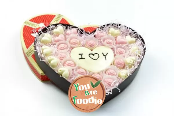 [tomato-recipe]-handmade-Valentine's-Day-chocolate-in-heart-shaped-box---Handmade-with-more-love
