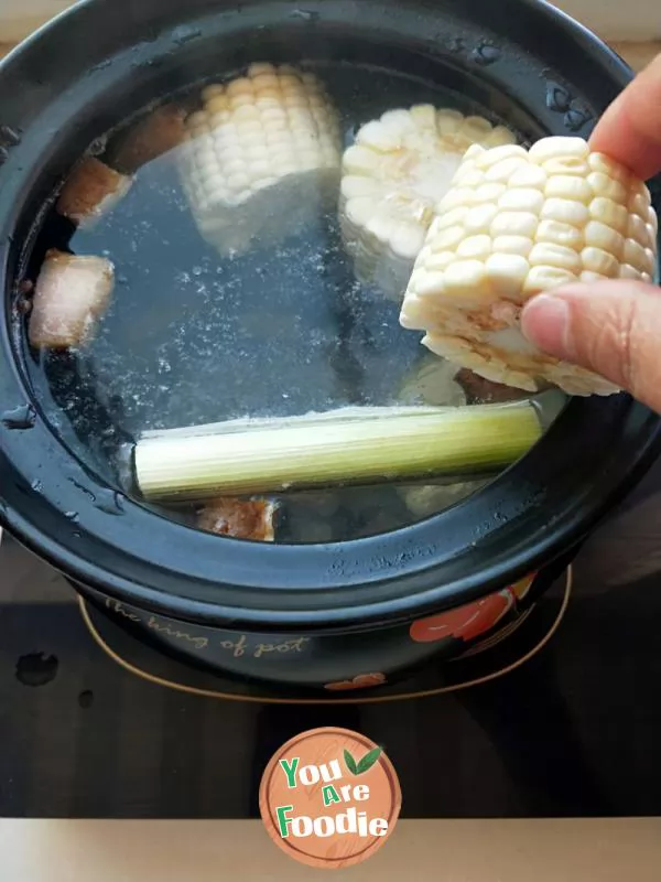 Preserved pork and white gourd soup