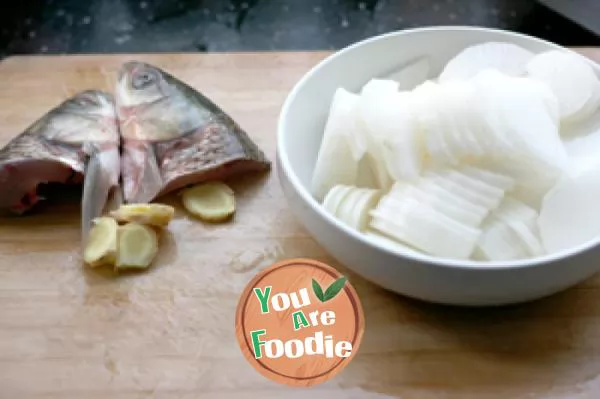 Fish head and radish soup