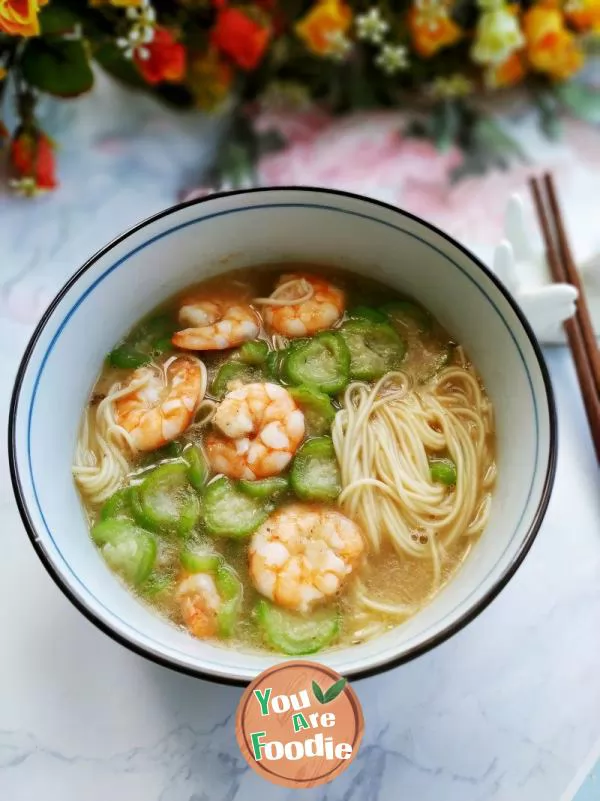 Noodles with shrimp and towel gourd