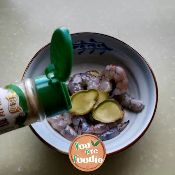 Noodles with shrimp and towel gourd