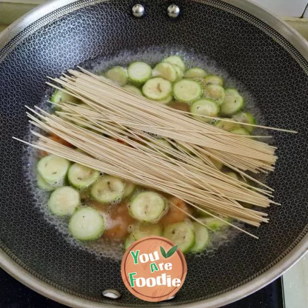 Noodles with shrimp and towel gourd