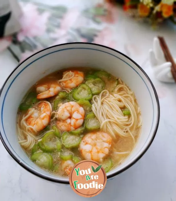 Noodles with shrimp and towel gourd