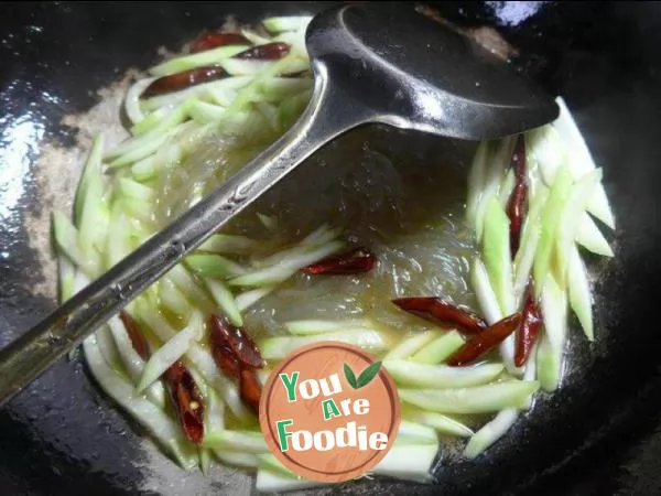 Fried vermicelli with night flowers