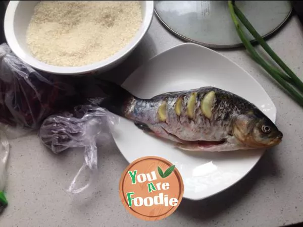 Crucian carp and radish soup