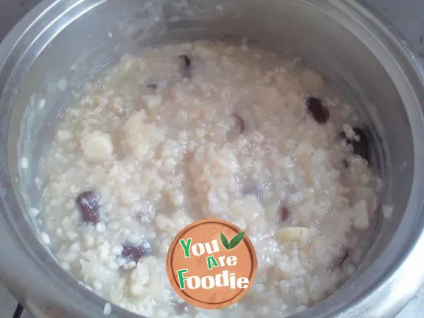 Jujube and Tremella rice porridge