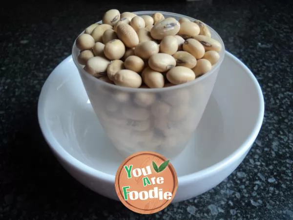 Nourishing Yin, moistening dryness, supplementing qi and promoting body fluid -- [soybean milk jujube porridge]