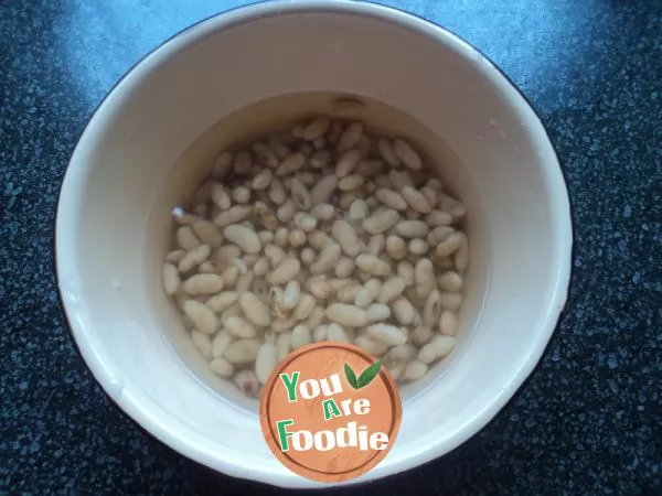Nourishing Yin, moistening dryness, supplementing qi and promoting body fluid -- [soybean milk jujube porridge]