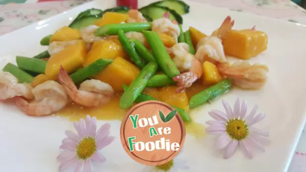 Fried prawns with mango