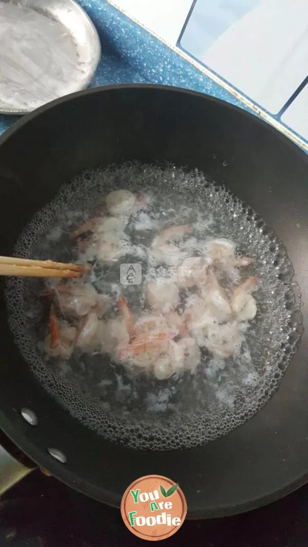 Fried prawns with mango