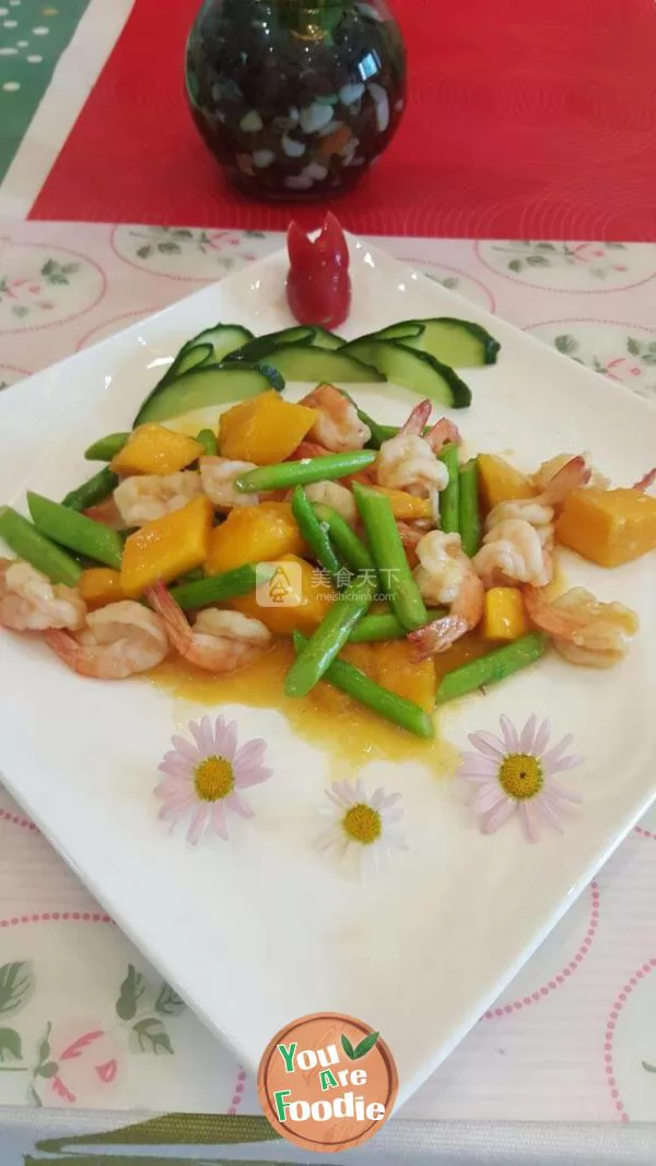 Fried prawns with mango